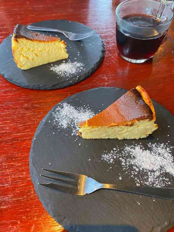 那須塩原市「さかなバル RENGE」のバスクチーズケーキ写真