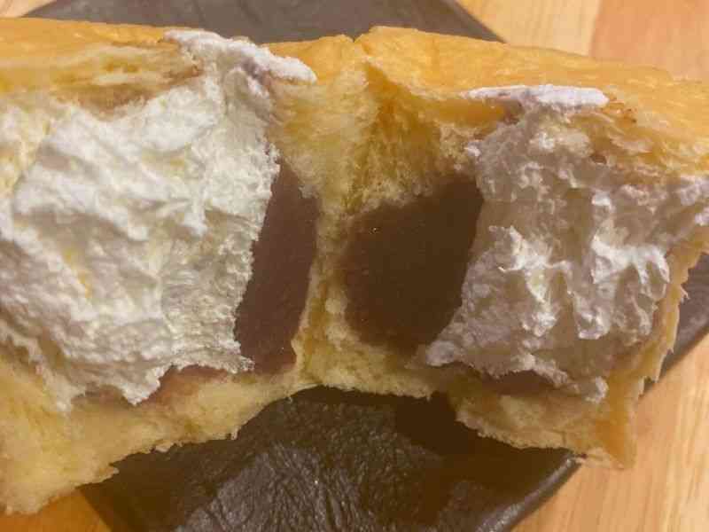 栃木県那須町にある『パン・ドゥ・ルアン』生クリームの入ったあんパンの画像2