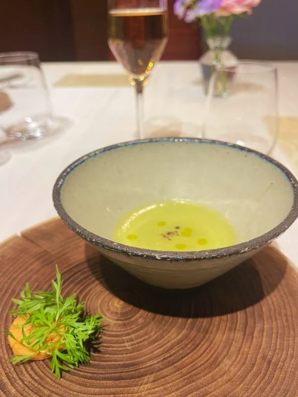 季節野菜の甘みが引き立つグリーンピースのポタージュ|優しい味わい