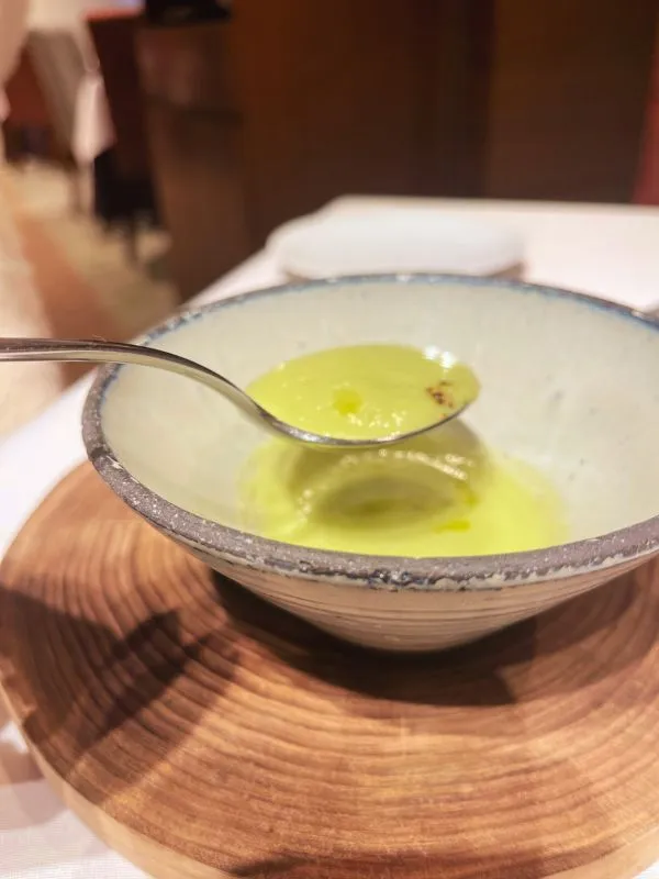 季節野菜の甘みが引き立つグリーンピースのポタージュ|優しい味わい