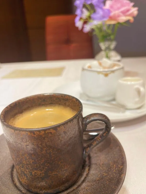 ディナーコースの最後はコーヒーまたはハーブティーで
