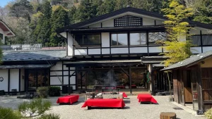 【板室温泉 大黒屋】カフェ利用もOK！「水琴亭」で味わう最高に贅沢な静寂。地元民が推すアートな宿
